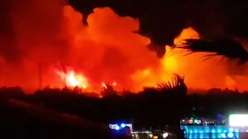 Obrovský požár v Chorvatsku. Lidé se evakuovali pomocí lodí